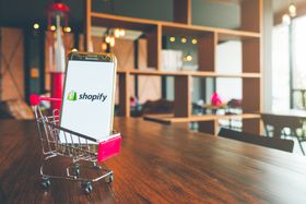 What You Should and Shouldn’t Use Shopify Experts For