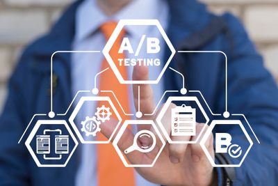 A man in a blue jacket is pointing  to a graph breaking down the concept of A/B testing
